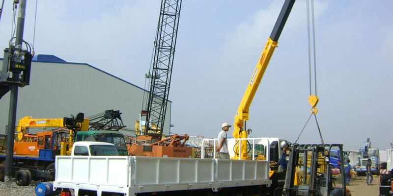 Dịch vụ cẩu và vận chuyển máy móc thiết bị tại TP. HCM